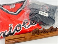 Baltimore Orioles - Jersey, Hat and Card Stand