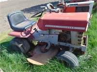 MASSEY FERGUSON GARDEN TRACTOR WITH DECK