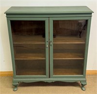 NICE 1930' S WALNUT TWO DOOR BOOKCASE - SEE NOTE
