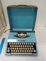 Royal Fiesta 4 Typewriter