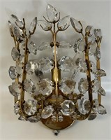 CHIC VINTAGE BRASS AND CRYSTAL WALL SCONCE