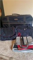 American tourister vintage suitcase set, very