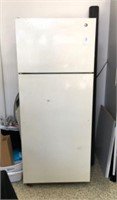 GE Refrigerator Model GTH18GCDCRCC