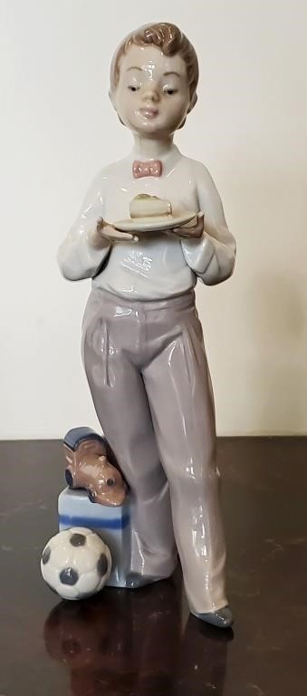 LLADRO "GUEST OF HONOR" RETIRED FIGURINE 5877