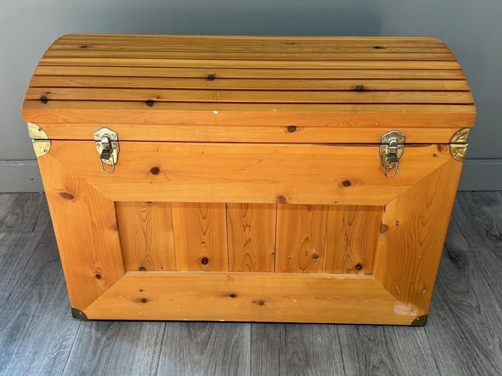 Wooden Pine Humpback Chest