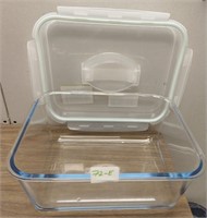 FOOD STORAGE CONTAINER WITH LOCKING LID