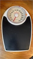 Bathroom weight scale, by health o meter