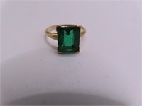 10kt Ylw Gold sz6.5 Ring w/ Green Emerald 2.1g