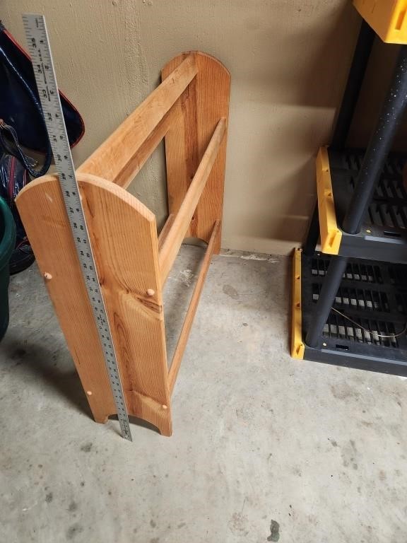 Wood quilt rack