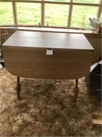 Drop leaf table with two extra boards