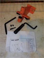 SAW CHAIN ASSEMBLY RIVETER