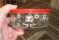 NEW 4 CUP GLASS PYREX BOWL W LID