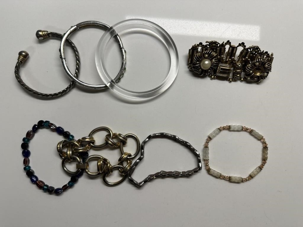 LOT OF 8 BRACELETS