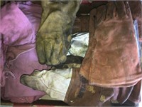 Welding gloves,shop rags,electric trimmer, chain