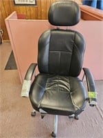 JEEP COMPUTER CHAIR, SOME VISUAL FLAWS BUT SHE