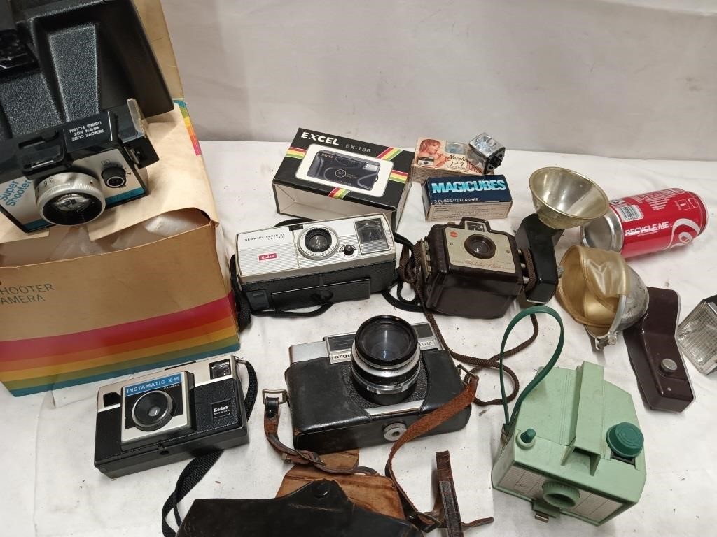 Camera lot - Six 35mm  Argus, Kodak, Savoy,