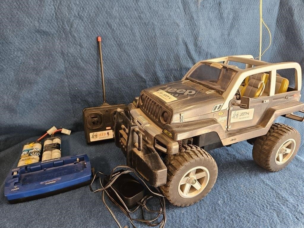 11"X10.25"X18" RC JEEP 4X4 WITH TWO BATTERIES