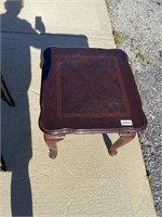 Wood End Table - Has a few light scratches