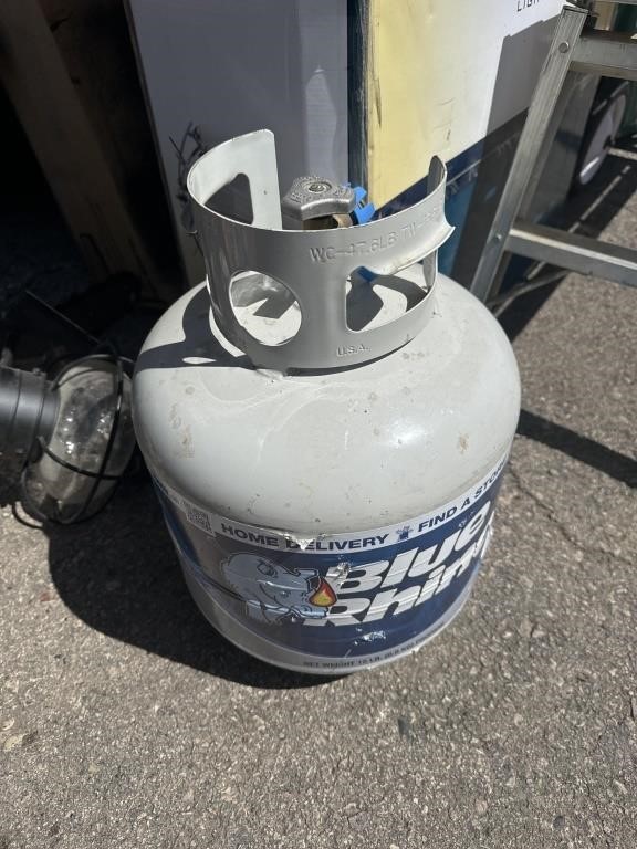 Full 20 gallon  propane tank