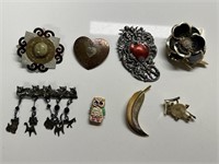 LOT OF 8 BROOCHES / PINS