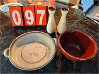 4 pieces of pottery