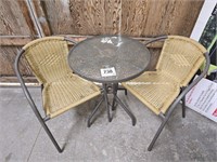 Patio table 24" d & chairs