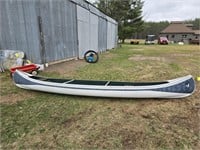 Hemlock 16' fiberglass canoe SN: TKFGM902D191