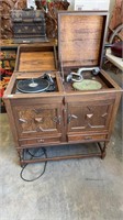 JACOBEAN GRAMOPHONE WITH WINDER