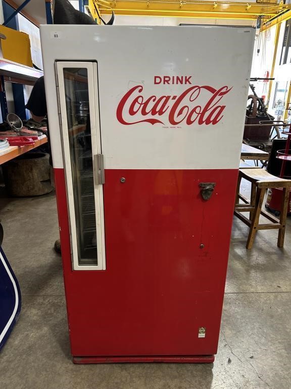 VINTAGE VENDING COKE FRIDGE 110 VOLT