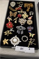 COLLECTION OF VINTAGE BROOCHES