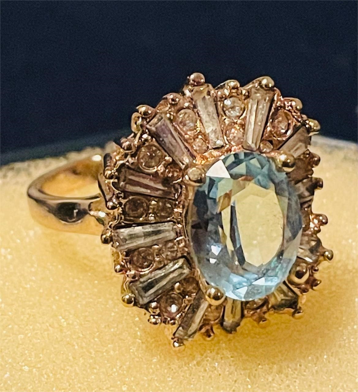 Beautiful antique Blue Topaz gold Ring