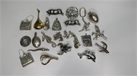 23 PCES OF ASSORTED SILVER PENDANTS, BROCHES ETC.