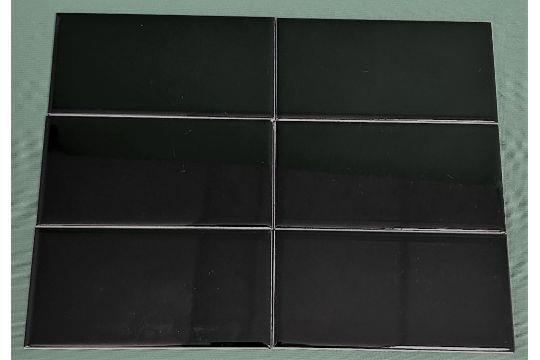 Glossy Black Ceramic Subway  Approx. 1,197sq ft.