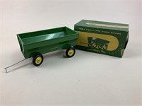 Vintage 1/16 Scale Ertl John Deere Toy Farm Wagon