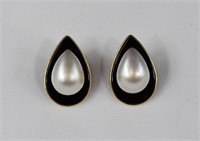 14kt Gold Mabe Pearl Tear Drop Earrings 10.0 Grams