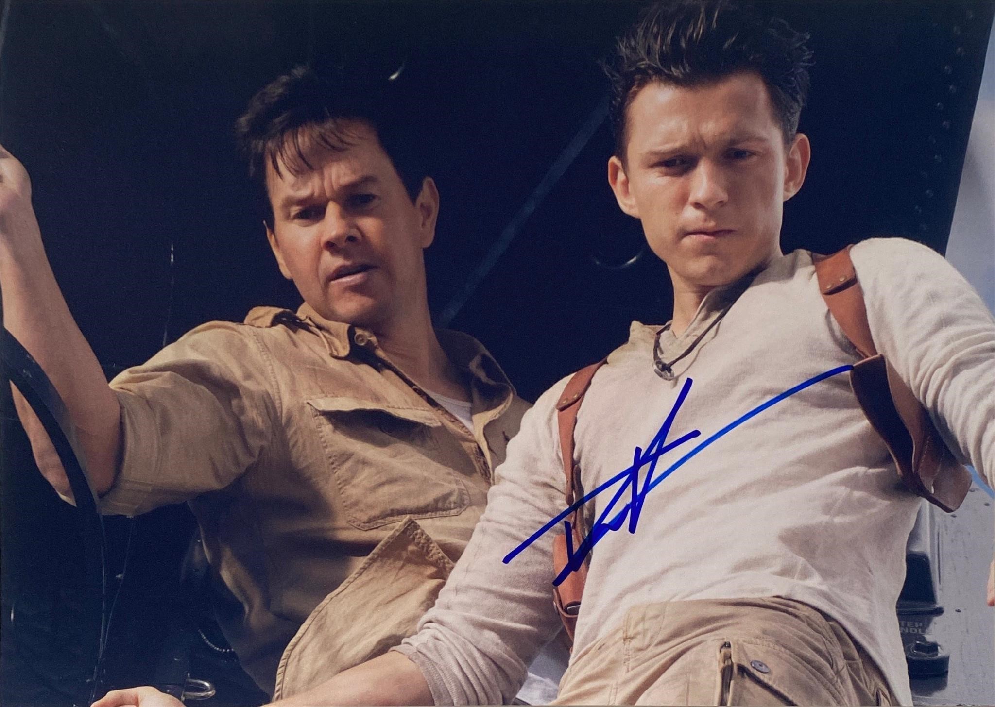 Autograph Signed 
Uncharted Photo