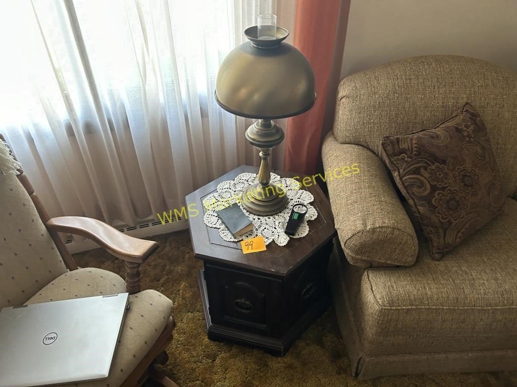 End Table w/Lamp