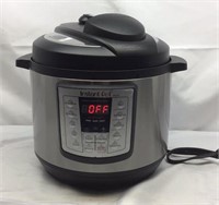 C4) INSTANT POT, good condition, 8 quart