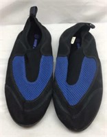 E4) MENS SIZE 11 WATER SHOES