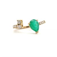 18ct Y/G Colombian emerald ring