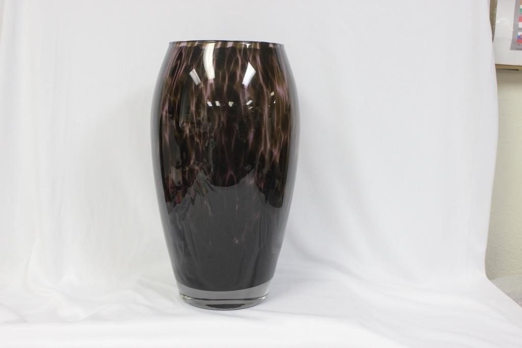 An Art Glass Vase