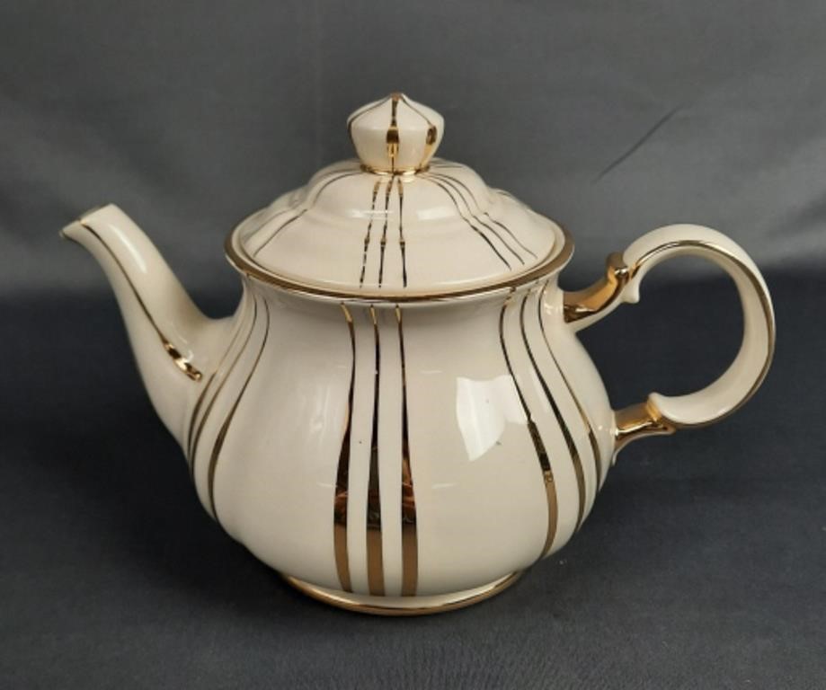Vintage Sadler England Teapot 3688