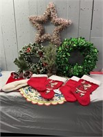 Vtg Wreaths, Stockings,Tree