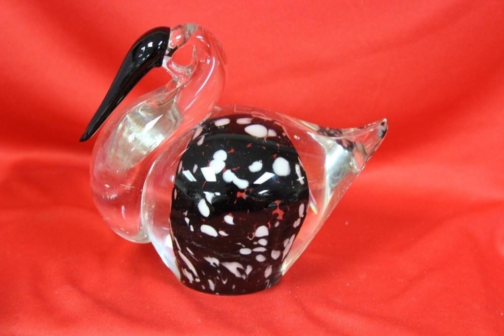 An Art Glass Swan