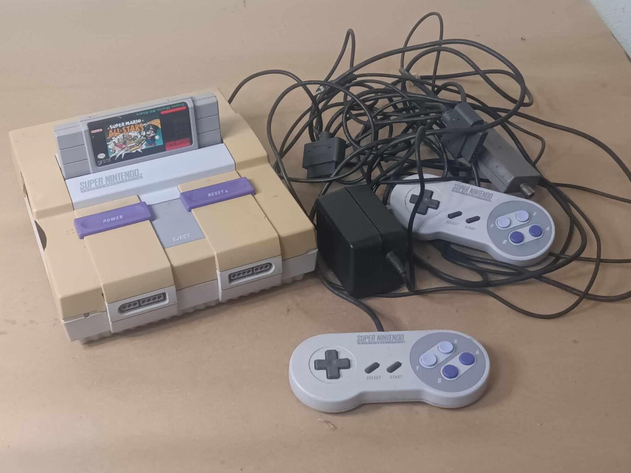 SUPER NINTENDO DOES HAVE DAMAGE TO THE CASE