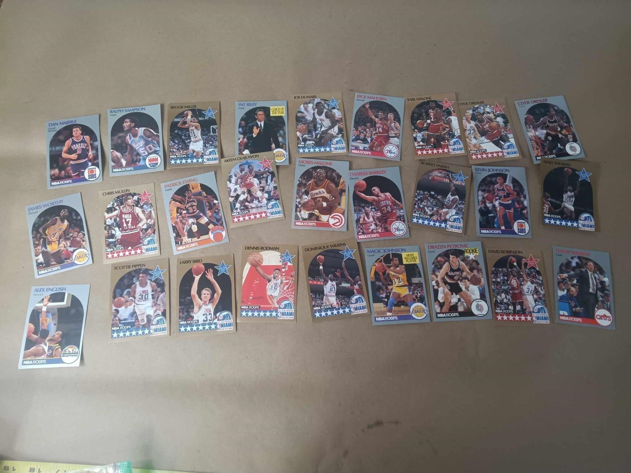 LOT DEAL OF ASSORTED 90S BASKETBALL CARDS