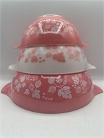 Vintage Pyrex pink and white mixing bowls