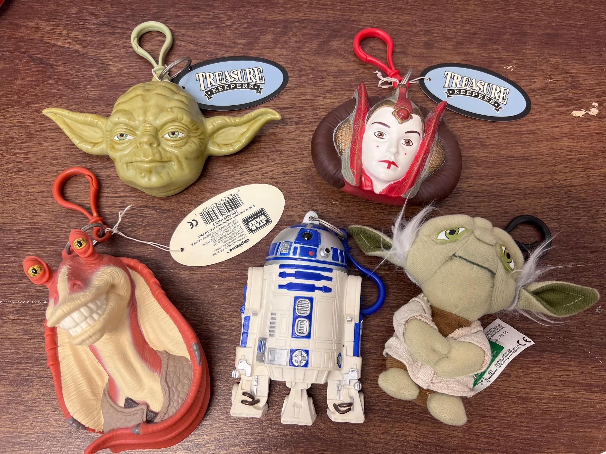 Lot of 4 Star Wars coin pouches & plush keychains