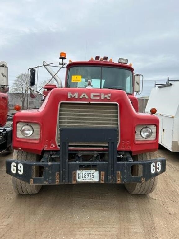 1990 Mack Quad Cab & Chassis Red