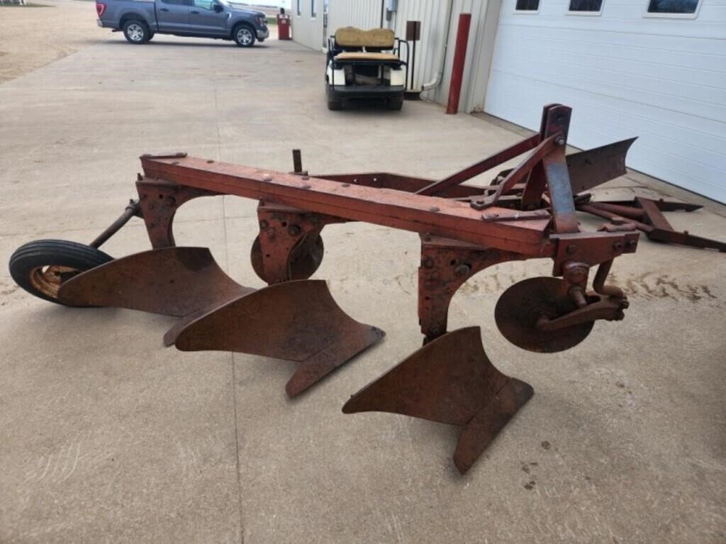 IH 3B 16" 3pt Mounted Plow